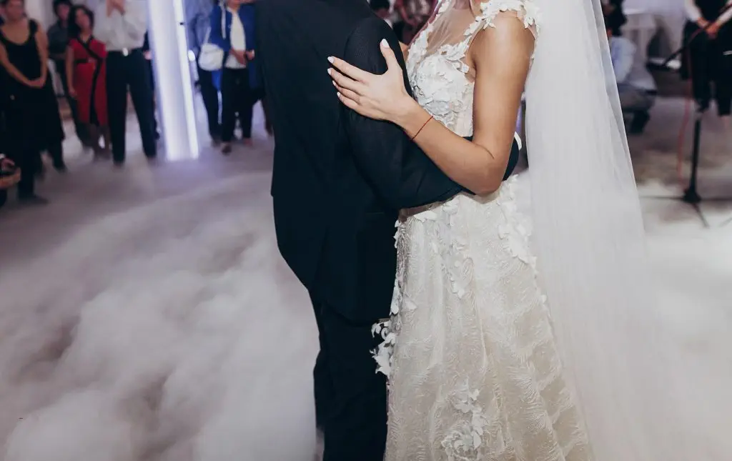 first wedding dance of bride and groom
