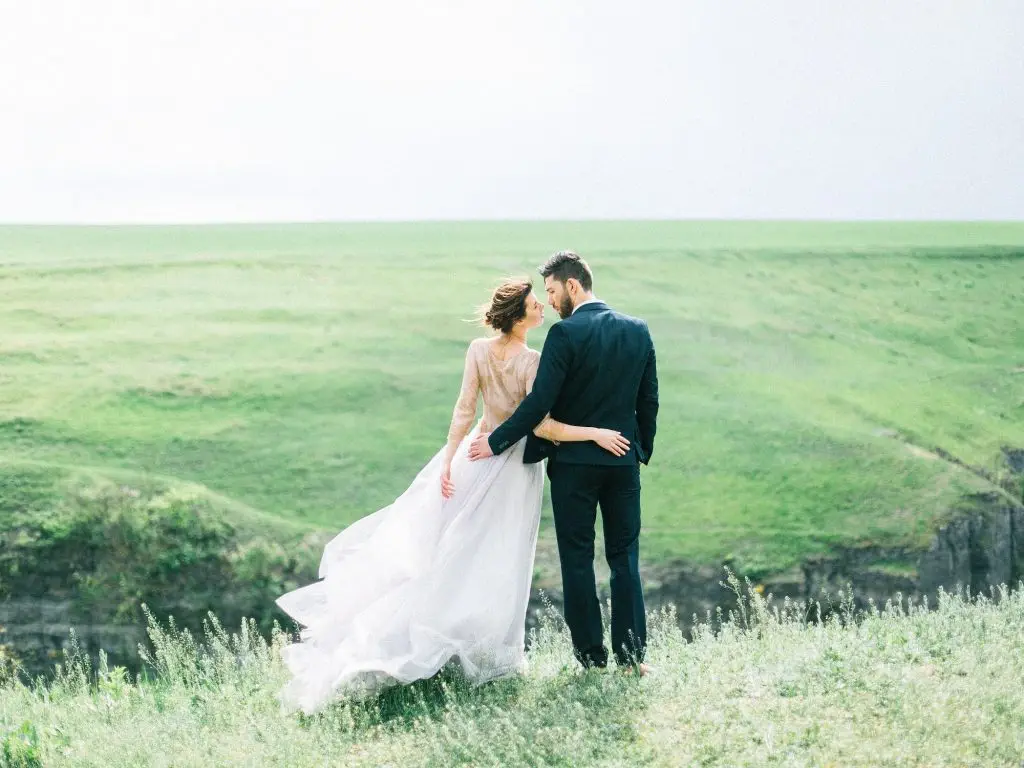 Wedding photo outdoor. Amazing bride and groom photoshoot.